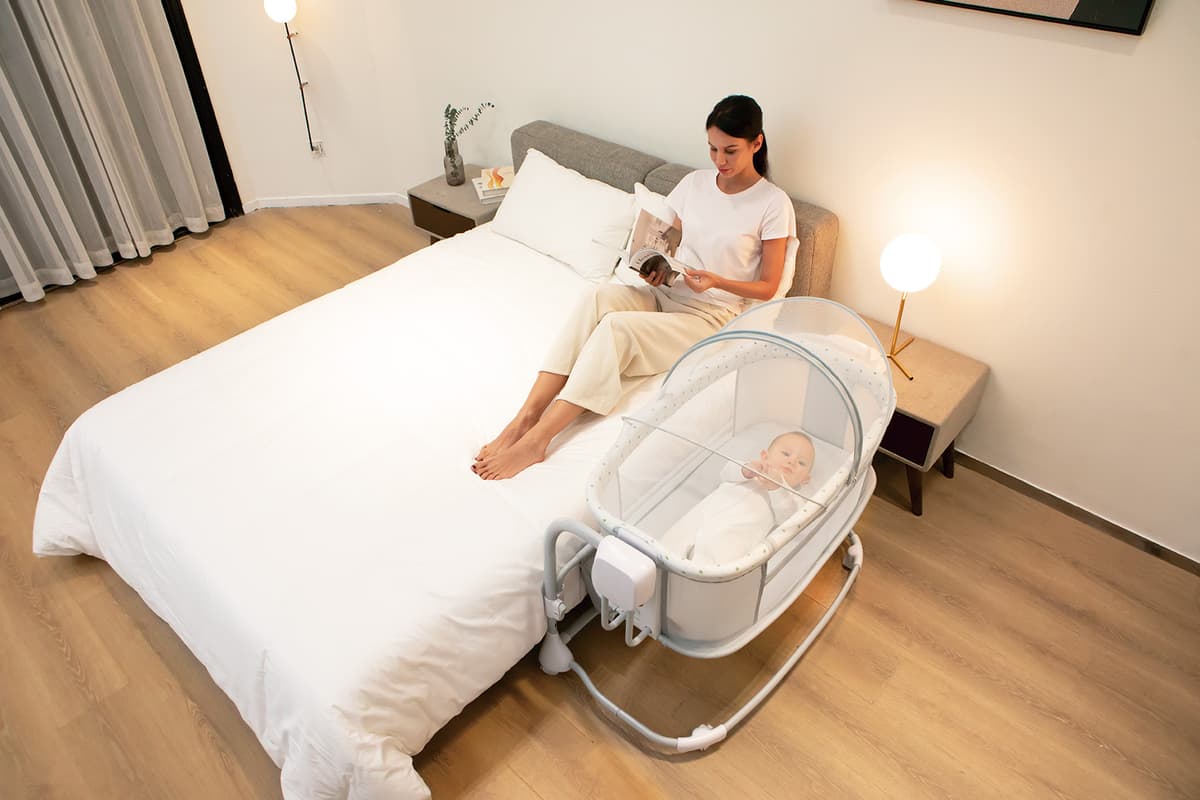 Mastela Deluxe 4 in 1 Bassinet White Birth+ to 12M